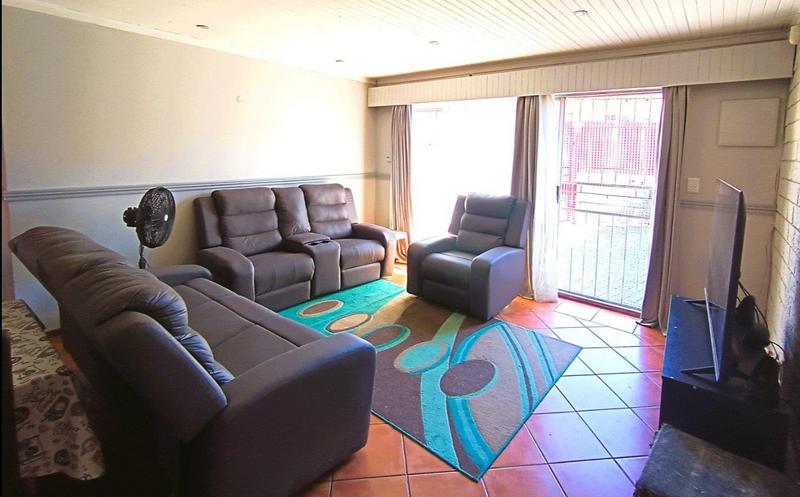 4 Bedroom Property for Sale in Langenhovenpark Free State